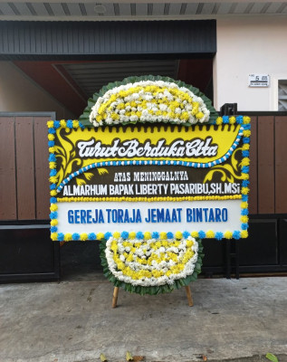 Papan Bunga Duka di Mantewe