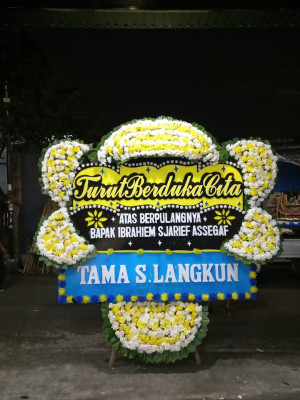 Papan Bunga Duka di Mantewe